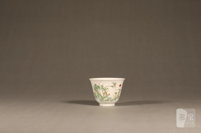 清 五彩花蝶纹小杯 - 图2